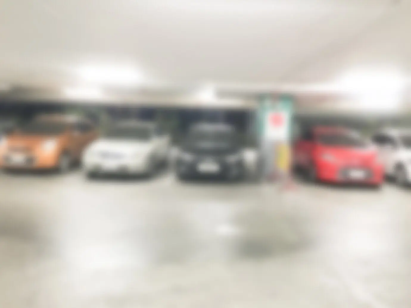 Verschwommener Parkplatz